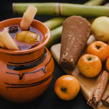 Tradición y sabor: el ponche navideño se mantiene accesible para las familias mexicanas