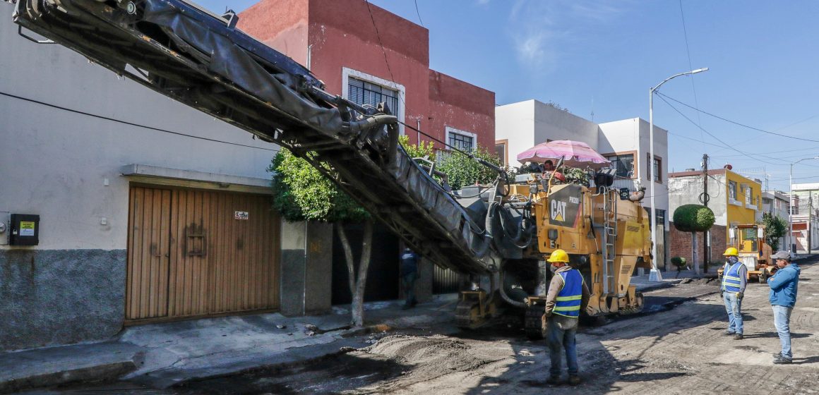 (VIDEO Y FOTOS) Obra de relaminado sobre la calle 15 Oriente entre 4 Sur y Bulevar 5 de Mayo.