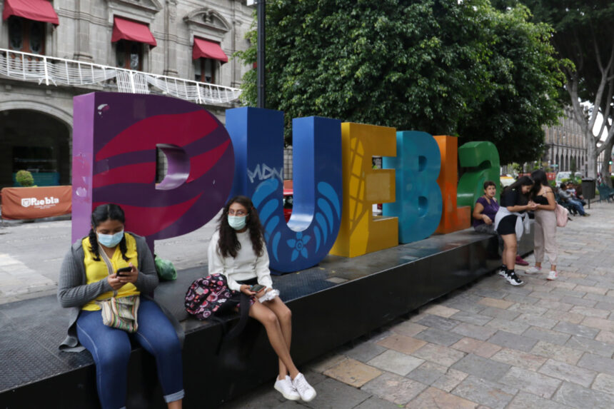 Difunden fotografías de personas desaparecidas en zócalo