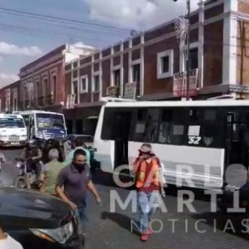 (VIDEO) Caos vehicular por cierre de calles del Centro Histórico