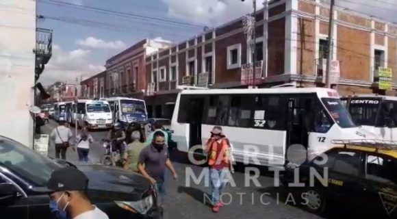 (VIDEO) Caos vehicular por cierre de calles del Centro Histórico