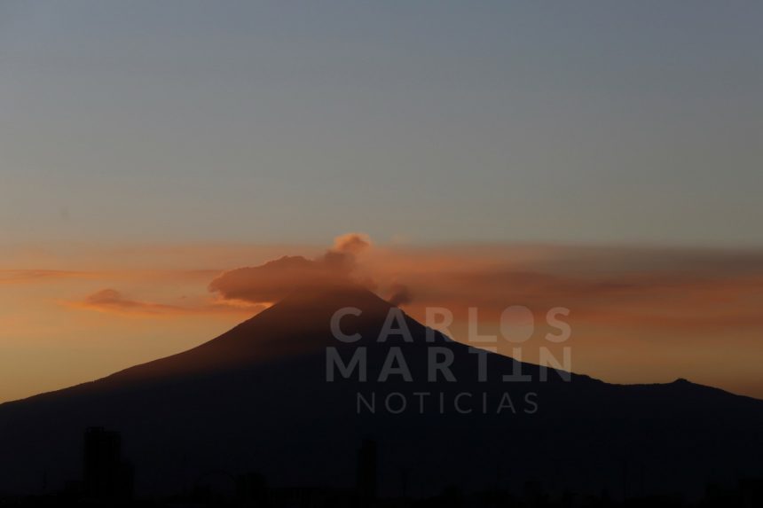 (FOTOS) Naranja atardecer del Volcán Popocatépetl