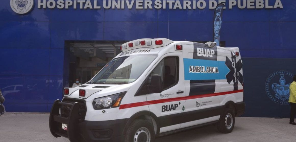 Ayuntamiento de Puebla dona ambulancia a la BUAP para fortalecer atención de la salud