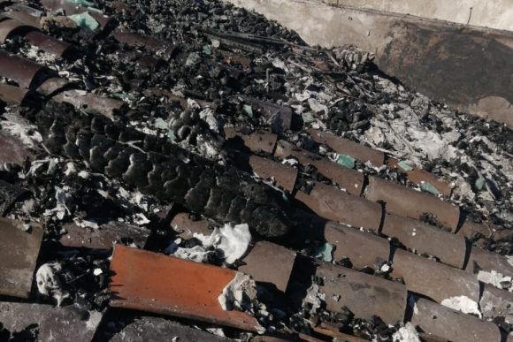 (FOTOS) Descarta Bomberos atentado tras incendio de cabaña de Erazo Juárez, Magistrado del TEEP