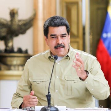Nicolás Maduro presenta “gotas milagrosas” contra COVID-19