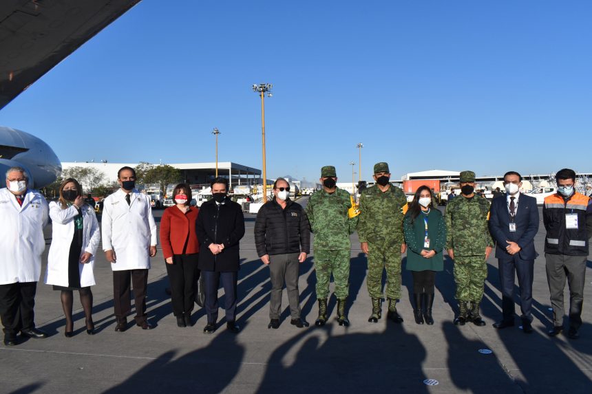Llegan a México dos cargamentos más de vacunas contra virus SARS-CoV-2