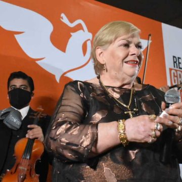 Se registra Paquita la del Barrio para diputada