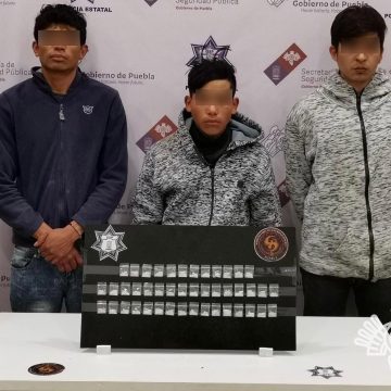 Policía Estatal detiene a tres presuntos narcomenudistas en Tehuacán