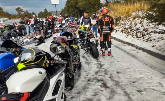 (FOTOS) Impresionante granizada paralizó la México-Cuernavaca