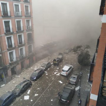Una fuerte explosión destroza un edificio en pleno centro de Madrid