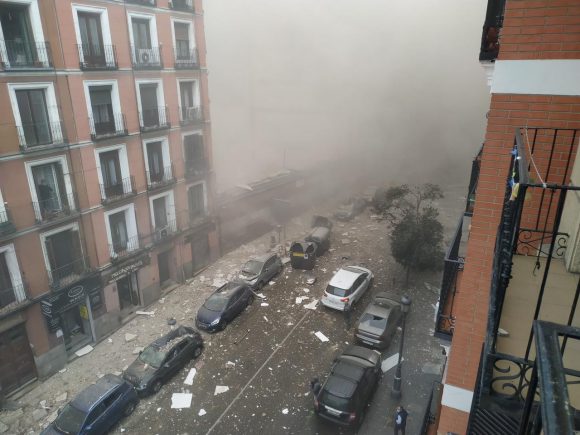 Una fuerte explosión destroza un edificio en pleno centro de Madrid