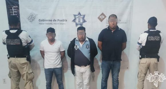 Captura Policía Turística a tres por presunto robo de tarjeta bancaria