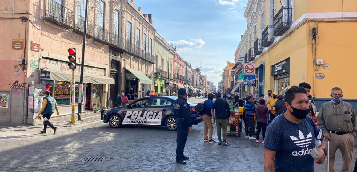 Se enfrentan ambulantes y Ayuntamiento por el control de las calles del centro de Puebla