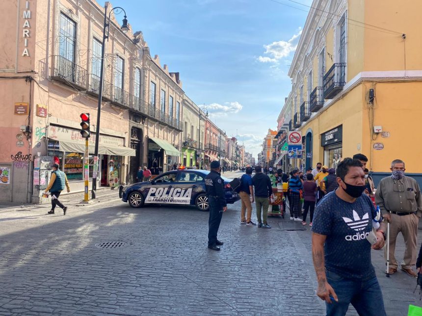Se enfrentan ambulantes y Ayuntamiento por el control de las calles del centro de Puebla