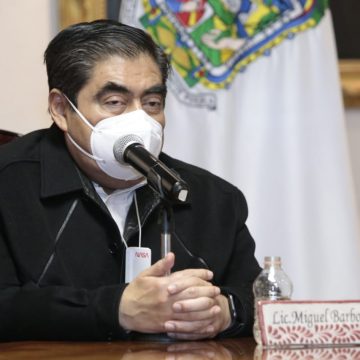 Siete años de cárcel a quien venda y aplique vacunas falsas en Puebla, advierte gobernador Barbosa
