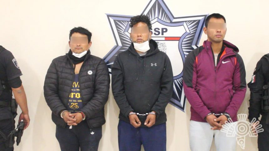 461 Policía Estatal recupera camión cargado con tanques de oxígeno