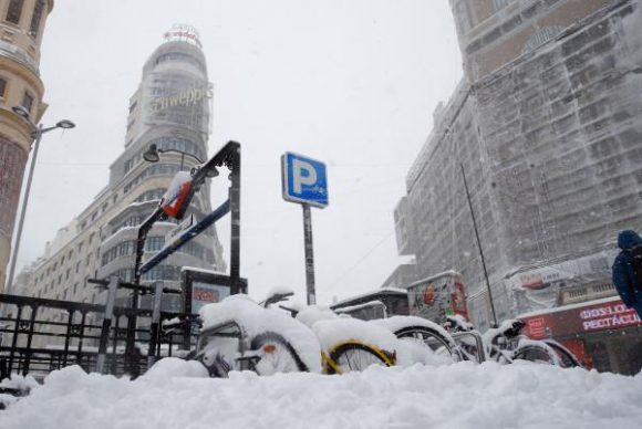 Nieve colapsa a Madrid (Imágenes)