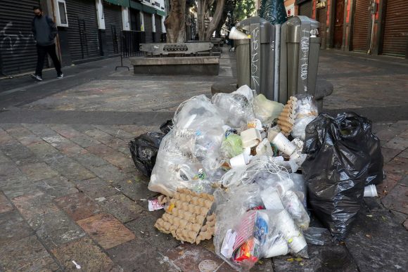 (VIDEO) Calles de Puebla desbordadas de basura