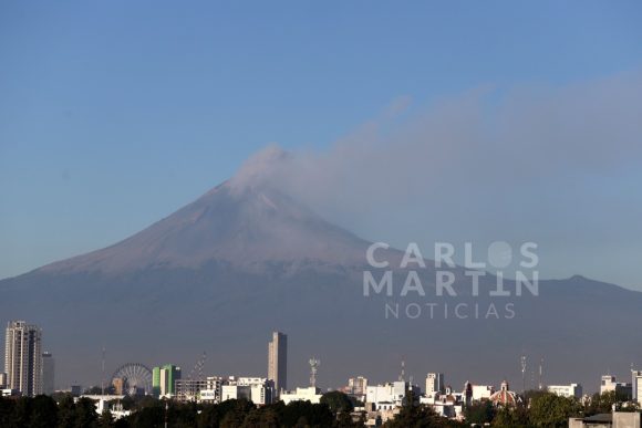 (FOTOS) Emisiones de agua y ceniza del Volcán Popocatépetl