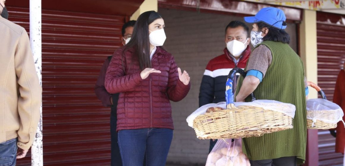 (FOTOS) Supervisa Claudia Rivera rehabilitación de los mercados Xonaca y Morelos