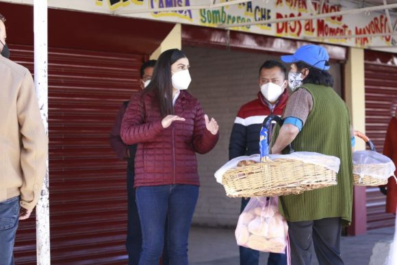 (FOTOS) Supervisa Claudia Rivera rehabilitación de los mercados Xonaca y Morelos