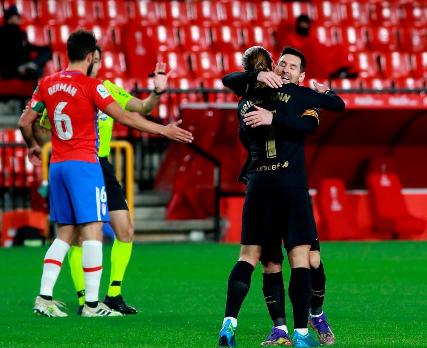 El Barcelona golea al Granada y sigue en ascenso