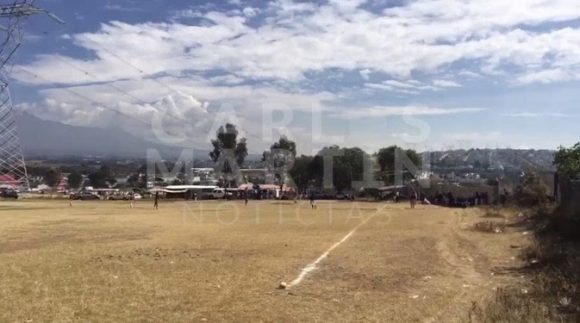 (VIDEO) Realizan partido de béisbol en Xilotzoni a pesar de la alerta de riesgo por Covid-19