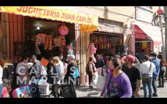 (VIDEO) Poblanos abarrotan jugueterías