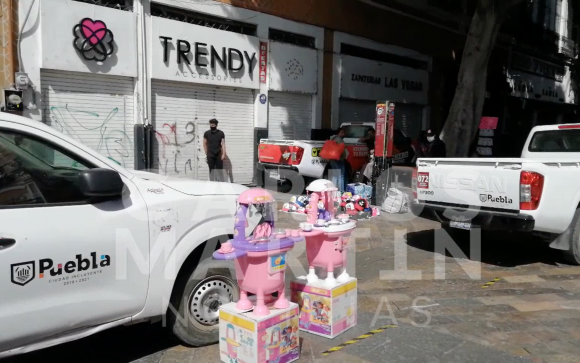 (VIDEO) Se instalan vendedores ambulantes en la calle 5 de Mayo y la 8 Poniente