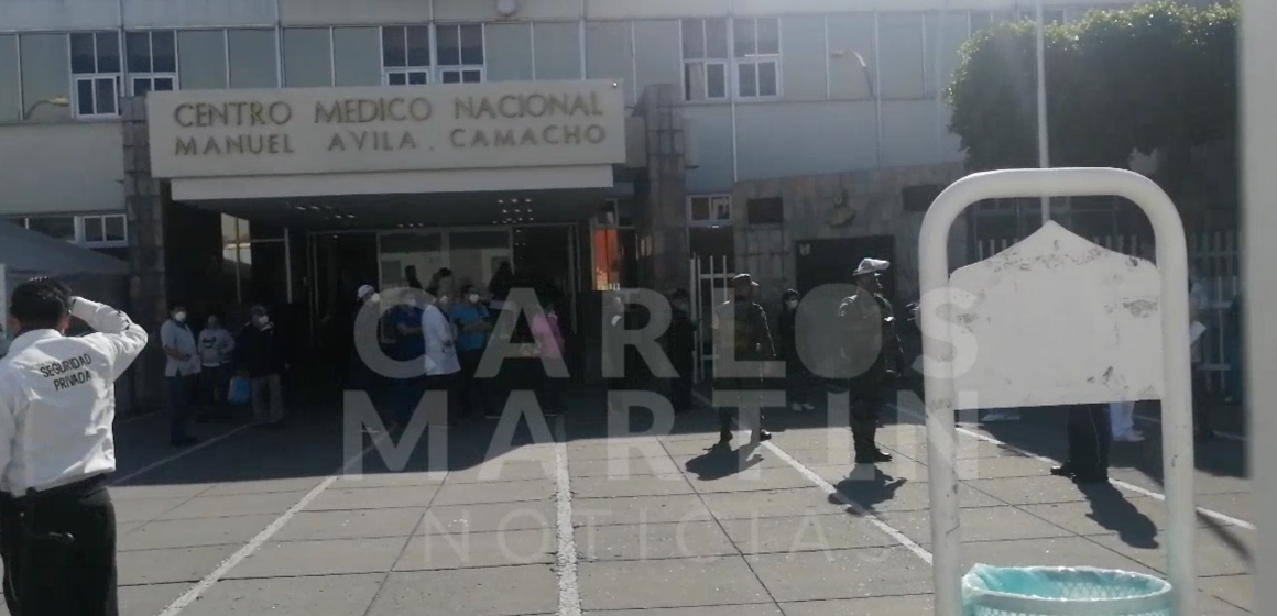(VIDEO) Espera turno personal de salud para recibir la vacuna en el Hospital IMSS San José