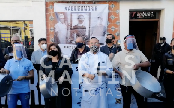 (FOTOS Y VIDEO) Cacerolazo en demanda de abrir restaurantes