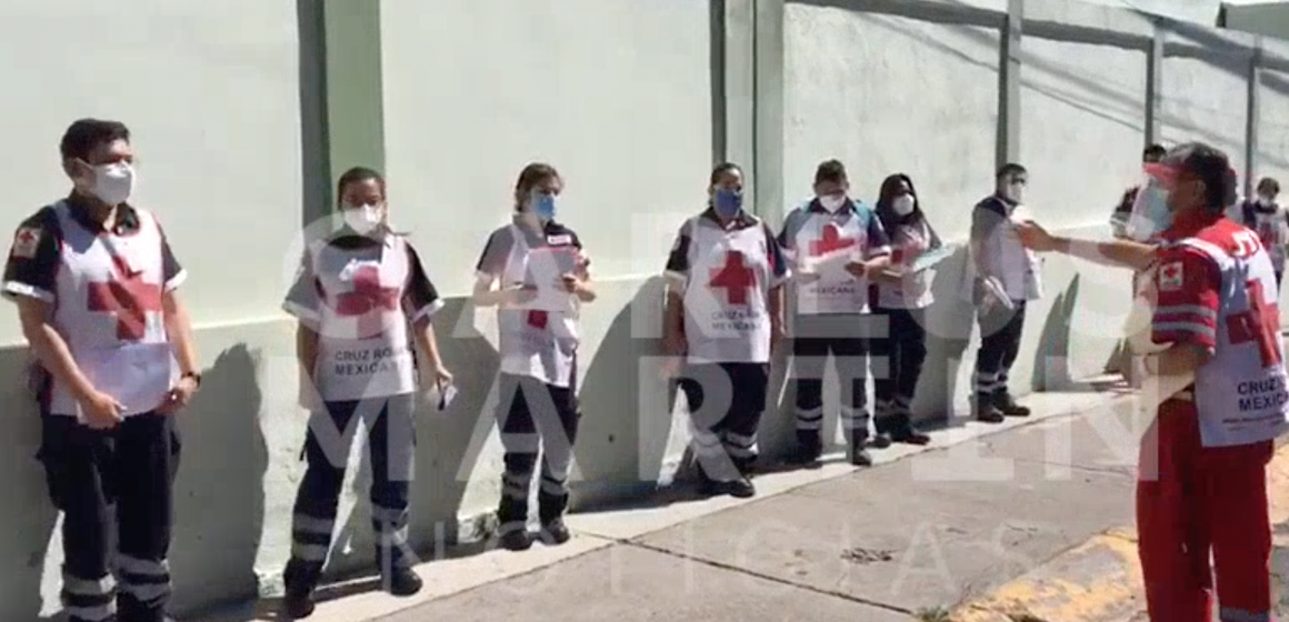 (VIDEO) Paramédicos de la Cruz Roja reciben vacuna contra el COVID-19
