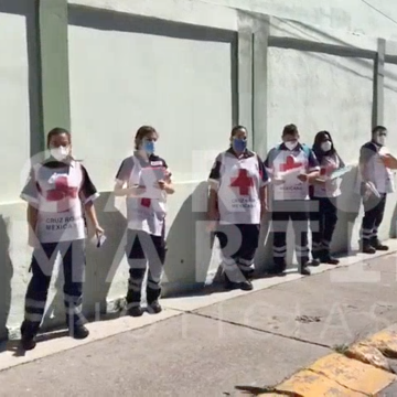 (VIDEO) Paramédicos de la Cruz Roja reciben vacuna contra el COVID-19