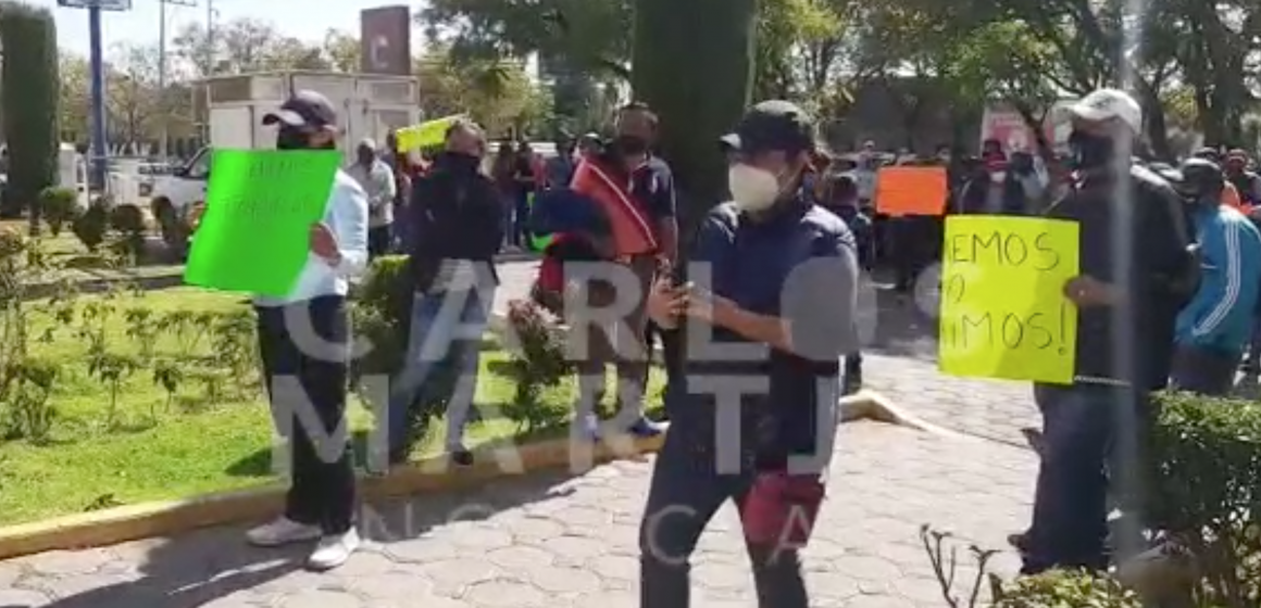 (VIDEO) Se manifiestan ambulantes en San Martín Texmelucan