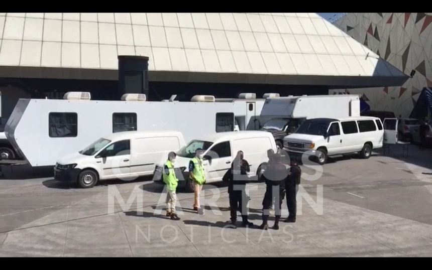 (VIDEO) Policía Estatal revisa permisos de grabación particular en el Auditorio Reforma