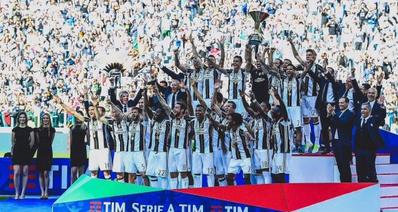 Juventus vence al Napoli y se proclama campeón
