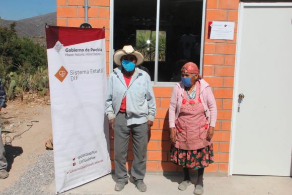 Entregan SEDIF y Bienestar viviendas en San Juan Zacabasco