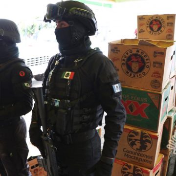En operativo, Policía Estatal inhibe venta ilegal de alcohol en el mercado Morelos