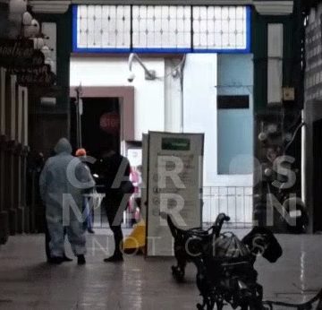 (VIDEO) Fallece hombre de la tercera edad de supuesto infarto, en el Pasaje del Ayuntamiento