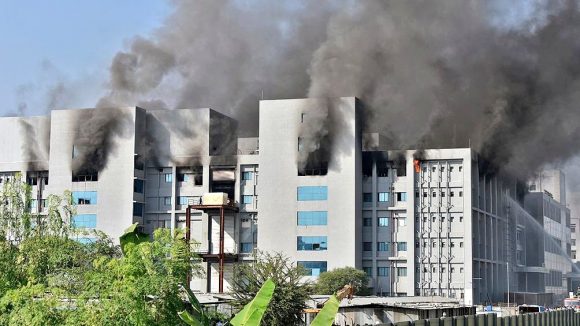 (VIDEO) Cinco muertos en fabricante de vacunas por Covid durante incendio