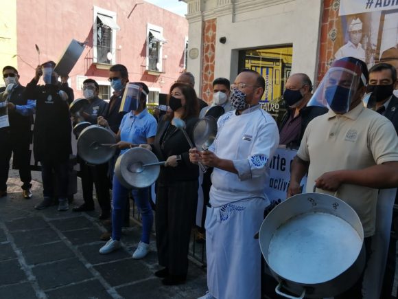 (VIDEO) Restauranteros y comerciantes se suman al “cacerolazo” para pedir reapertura económica