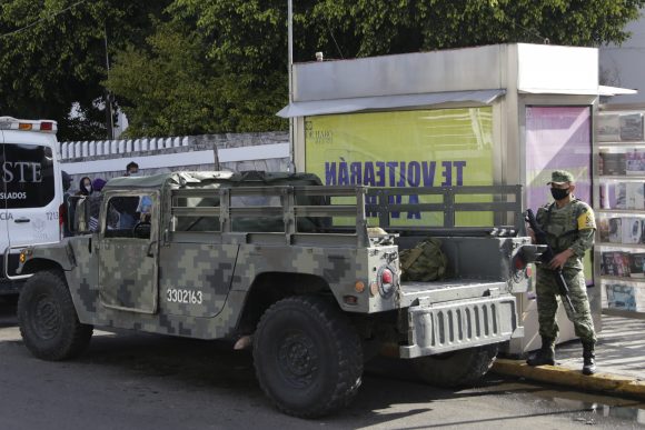 (FOTOS Y VIDEO) Resguarda Ejército Mexicano carpas para la aplicación de vacunas