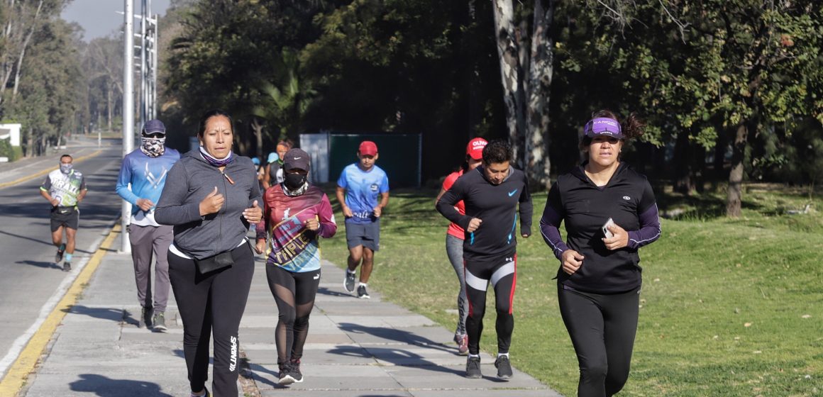 (FOTOS Y VIDEO) Personas salen a correr como parte de sus propósitos de Año Nuevo