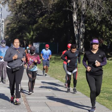 (FOTOS Y VIDEO) Personas salen a correr como parte de sus propósitos de Año Nuevo