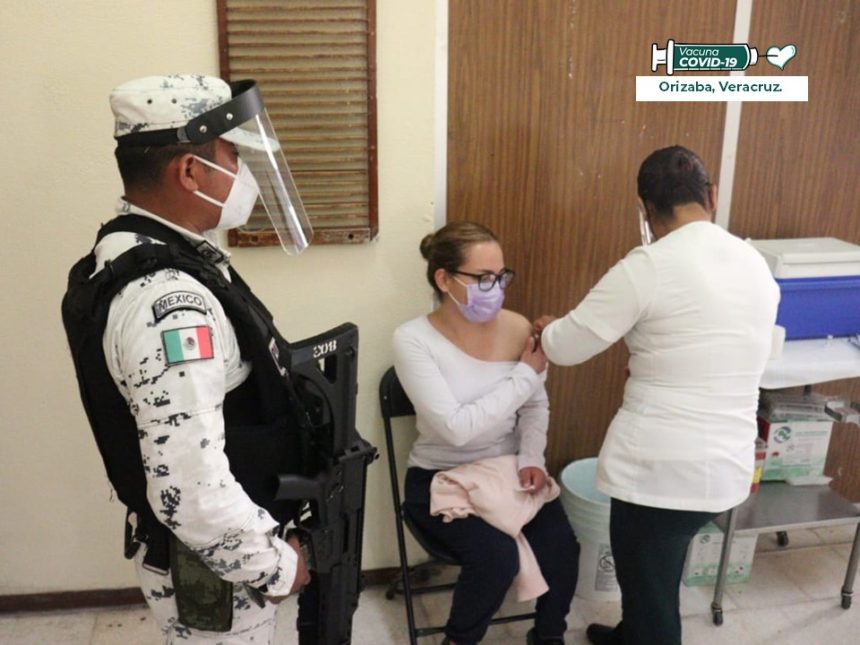 La próxima semana México recibe vacuna Sputnik V para inmunizar a personas adultas mayores