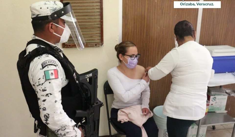 La próxima semana México recibe vacuna Sputnik V para inmunizar a personas adultas mayores