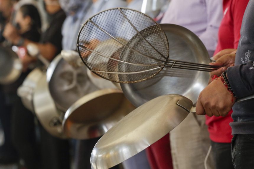 (FOTOS Y VIDEO) Sector restaurantero se manifiesta en distintos puntos de la ciudad