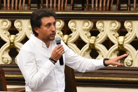 José Juan Espinosa regresa al Congreso, mantiene denuncia en contra