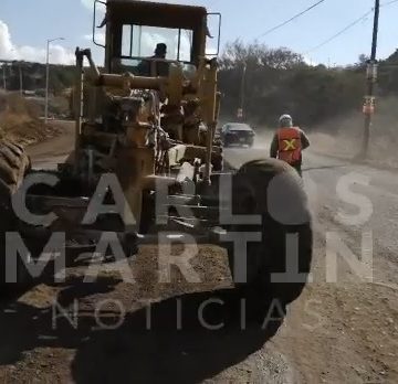 (VIDEO) Laboran trabajadores en la pavimentación del bulevar Clavijero