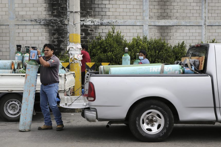DEMANDA DE OXÍGENO Multas de hasta 1.5 mdp a quienes suban precios de tanques de oxígeno: Profeco